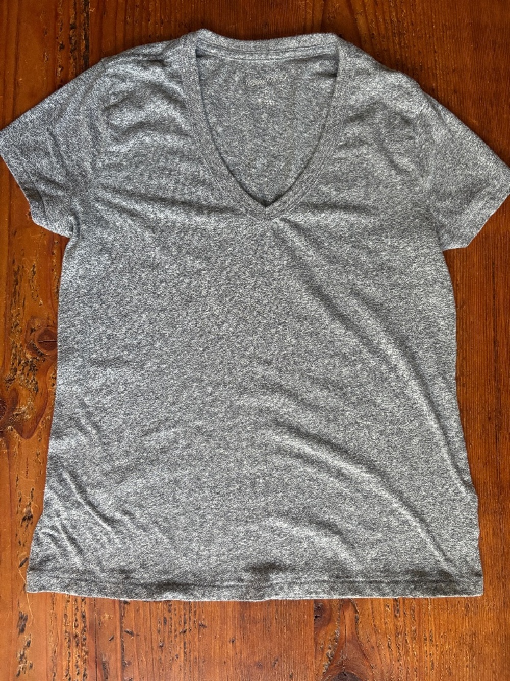 Universal Thread Heathered Gray Short Sleeve V-Neck T-Shirt Size Small